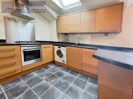 2 bedroom Flat to let in 3 Caroline Place, Birkenhead, CH43