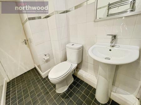 2 bedroom Flat to let in 3 Caroline Place, Birkenhead, CH43
