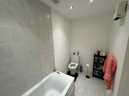1 bedroom Flat to let in Hamilton Square, Birkenhead, Wirral, CH41