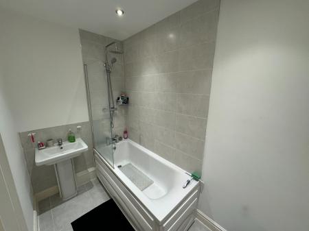 1 bedroom Flat to let in Hamilton Square, Birkenhead, Wirral, CH41