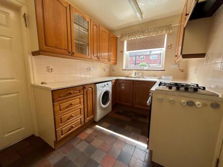 3 bedroom Semi-detached house to let in Kings Drive, Thingwall, Wirral, CH61