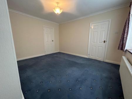 3 bedroom Semi-detached house to let in Kings Drive, Thingwall, Wirral, CH61
