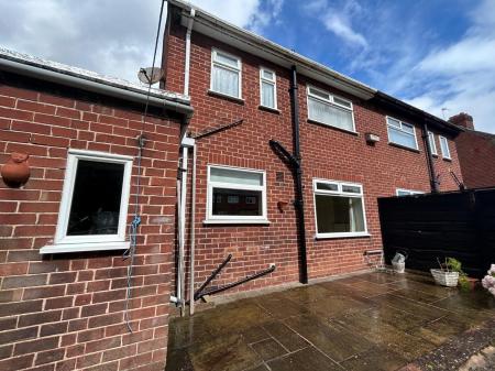 3 bedroom Semi-detached house to let in Kings Drive, Thingwall, Wirral, CH61