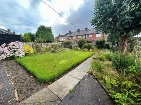 3 bedroom Semi-detached house to let in Kings Drive, Thingwall, Wirral, CH61