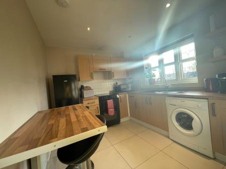 2 bedroom Flat to let in New Heyes, Neston, Wirral, CH64