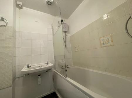 1 bedroom Flat to let in The Dell, Rock Ferry, Wirral, CH42
