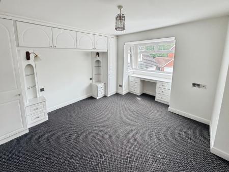 5 bedroom Detached house for sale in Sylvandale Grove, Bromborough, Wirral, CH62