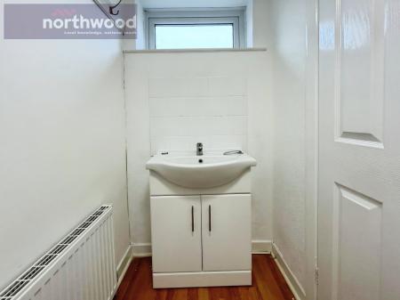 3 bedroom Semi-detached house to let in Birch Close, Oxton, Wirral, CH43