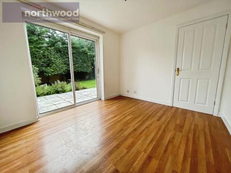 3 bedroom Semi-detached house to let in Birch Close, Oxton, Wirral, CH43