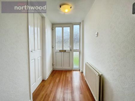 3 bedroom Semi-detached house to let in Birch Close, Oxton, Wirral, CH43