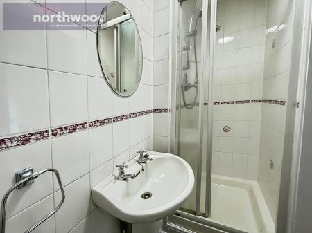 3 bedroom Semi-detached house to let in Birch Close, Oxton, Wirral, CH43