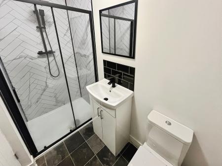 1 bedroom House share to let in Park Road, Springfield, Wigan, WN6