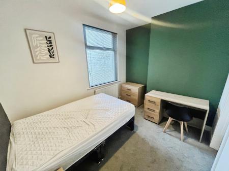 1 bedroom House share to let in Park Road, Springfield, Wigan, WN6