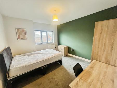 1 bedroom House share to let in Park Road, Springfield, Wigan, WN6