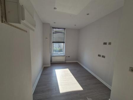 3 bedroom Flat to let in Swinley Road, Wigan, WN1