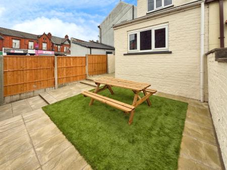 1 bedroom House share to let in Park Road, Springfield, Wigan, WN6