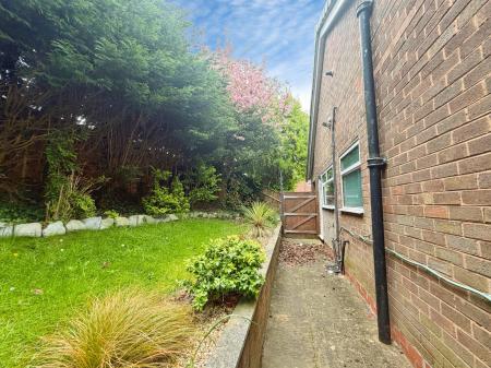 2 bedroom Bungalow for sale in Woodnook Road, Appley Bridge, Wigan, WN6