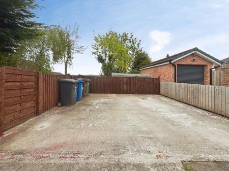 2 bedroom Bungalow for sale in Woodnook Road, Appley Bridge, Wigan, WN6