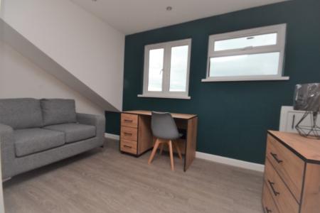 1 bedroom House share to let in Park Road, Springfield, Wigan, WN6