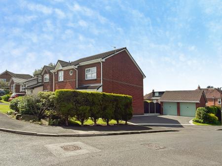 4 bedroom Detached house for sale in Browmere, Wigan, WN6