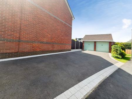 4 bedroom Detached house for sale in Browmere, Wigan, WN6