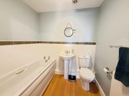 2 bedroom Flat for sale in Beacon View, Standish, Wigan, WN6