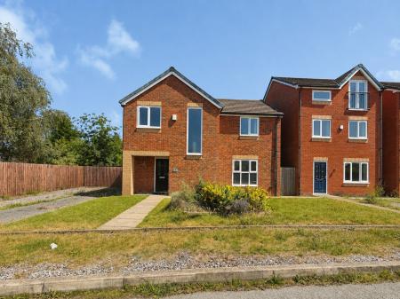 4 bedroom Detached house for sale in Springbank Gardens, Platt Bridge, Wigan, WN2