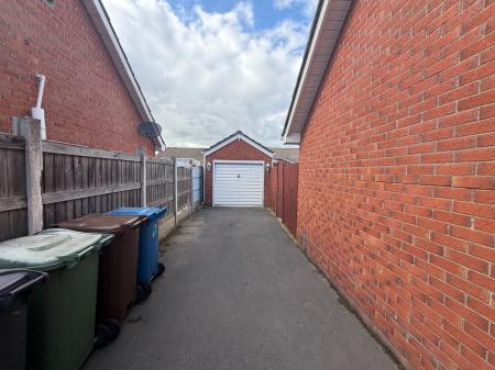 3 bedroom Detached bungalow to let in Westcott Drive, Highfield, Wigan, WN3