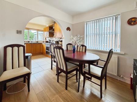 4 bedroom Bungalow for sale in Malvern Avenue, Hindley Green, WN2
