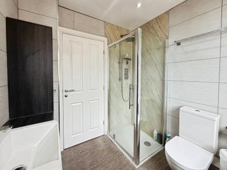 4 bedroom Bungalow for sale in Malvern Avenue, Hindley Green, WN2