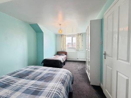 4 bedroom Bungalow for sale in Malvern Avenue, Hindley Green, WN2