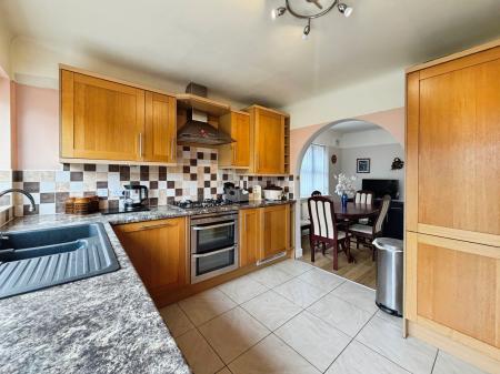 4 bedroom Bungalow for sale in Malvern Avenue, Hindley Green, WN2