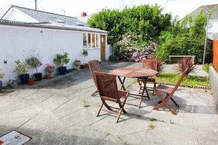 5 bedroom Semi-detached house to let in Tresawls Avenue, Truro, TR1