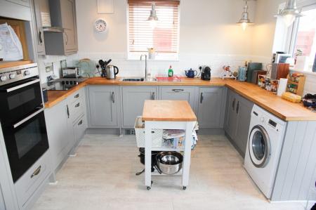 5 bedroom Semi-detached house to let in Tresawls Avenue, Truro, TR1