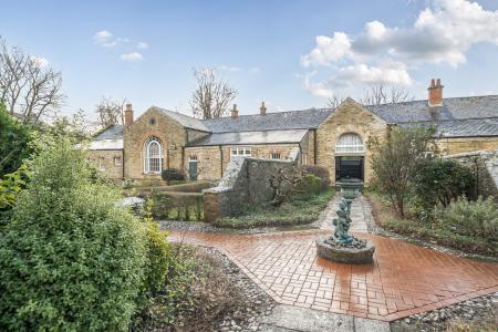 2 bedroom Maisonette for sale in Yew Tree Court, Truro, TR1