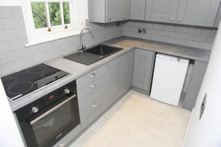 1 bedroom Flat to let in Strangways Terrace, Truro, TR1