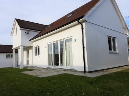 4 bedroom Detached house to let in Bethel Road, St Austell, PL25