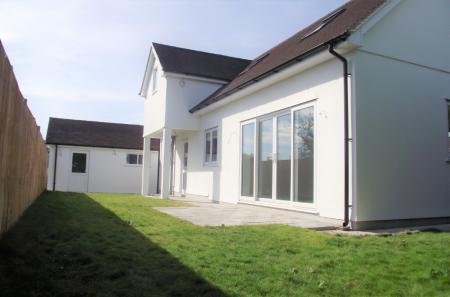 4 bedroom Detached house to let in Bethel Road, St Austell, PL25
