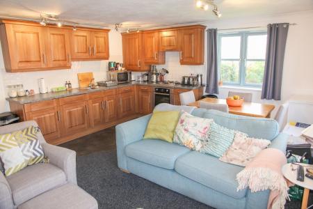 2 bedroom Flat to let in Brunel Court, Truro, TR1