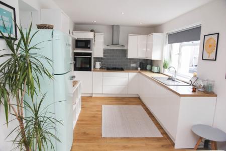 3 bedroom Bungalow to let in Roseland Gardens, Redruth, TR15