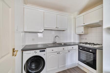 2 bedroom Maisonette to let in Yew Tree Court, Truro, TR1