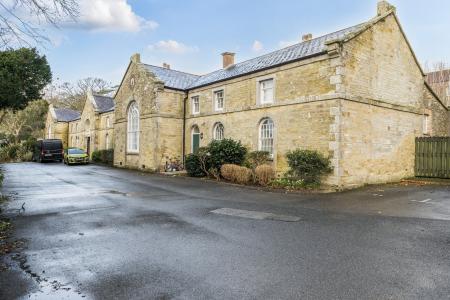 2 bedroom Maisonette to let in Yew Tree Court, Truro, TR1