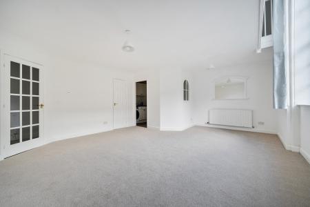 2 bedroom Maisonette to let in Yew Tree Court, Truro, TR1