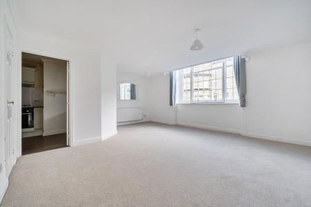 2 bedroom Maisonette to let in Yew Tree Court, Truro, TR1