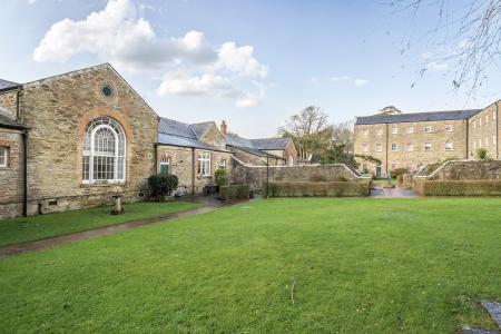 2 bedroom Maisonette to let in Yew Tree Court, Truro, TR1