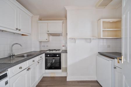 2 bedroom Maisonette to let in Yew Tree Court, Truro, TR1