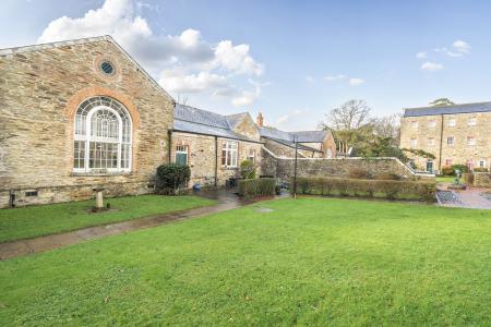 2 bedroom Maisonette to let in Yew Tree Court, Truro, TR1