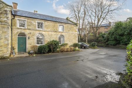 2 bedroom Maisonette to let in Yew Tree Court, Truro, TR1