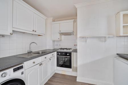 2 bedroom Maisonette to let in Yew Tree Court, Truro, TR1