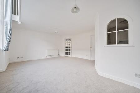 2 bedroom Maisonette to let in Yew Tree Court, Truro, TR1